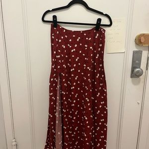 Reformation Red Floral Midi skirt with slit. Size 8.